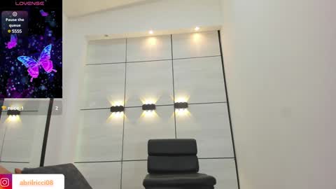 Abril  online show from 20, 12, 2024