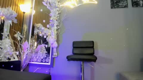 Abril  online show from 22, 12, 2024