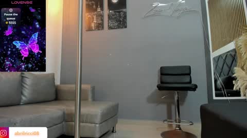 Abril  online show from 19, 1, 2025