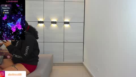 Abril  online show from 26, 1, 2025