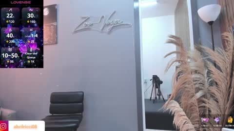 Abril  online show from 30, 1, 2025