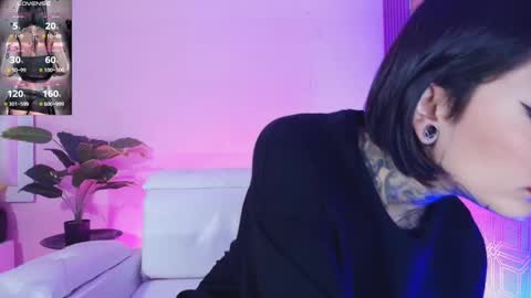 ABRILFACCINI online show from 3, 1, 2025