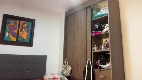 abrilsantosxo online show from 6, 4, 2026