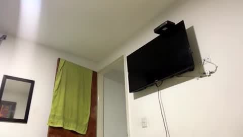 abrilsantosxo online show from 11, 6, 2026