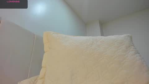 AbrilSonne online show from 28, 2, 2025