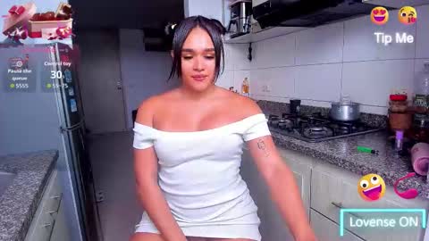 Snapshot of abrilstivenson_ chatting on 8, 9, 2025 itis S O F I A online show from 8, 9, 2025