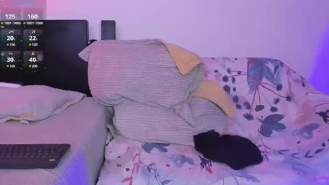 centric independent model   online show from 15, 11, 2025