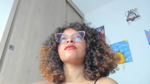 Snapshot of ada_gales_ chatting on 26, 9, 2025  Isa  online show from 26, 9, 2025