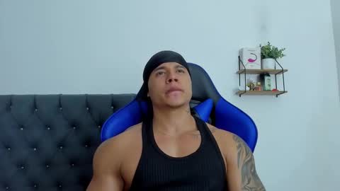 adam boss online show from 25, 11, 2025