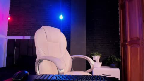 adam_piarse online show from 4, 12, 2024