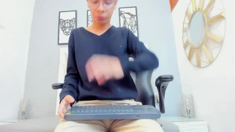 Adams Bobby online show from 5, 4, 2026