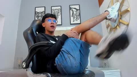 Adams Bobby online show from 12, 4, 2026