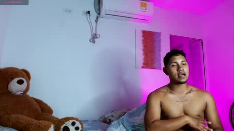 ADAMS Y NIKI online show from 15, 2, 2025