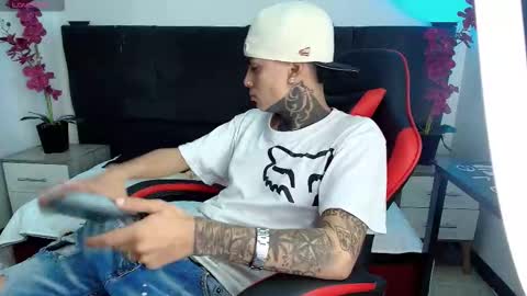 AdamsWalkerr  online show from 17, 2, 2026