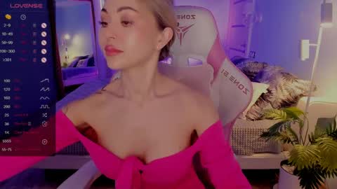 Snapshot of adeleroberts chatting on 24, 4, 2026 Adele online show from 24, 4, 2026