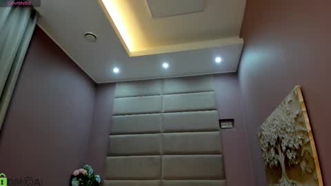 Adeline Perle online show from 17, 10, 2025