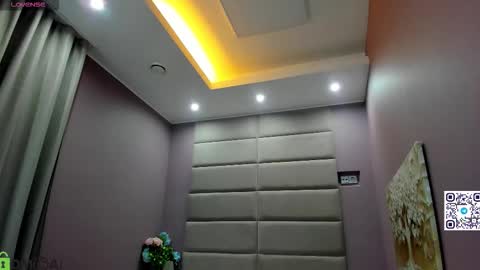 Adeline Perle online show from 21, 10, 2025