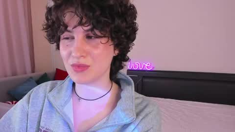 Adeline Perle online show from 26, 4, 2026