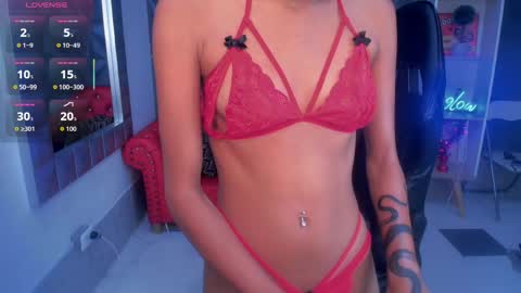 adisson_petite1 online show from 28, 11, 2025