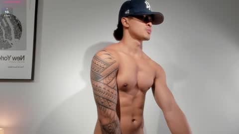 Snapshot of adonis_dlh chatting on 8, 1, 2025 Adonis online show from 8, 1, 2025