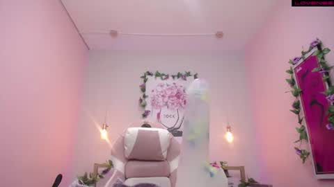 Snapshot of adri_gomez_1 chatting on 8, 7, 2026 Adri online show from 8, 7, 2026