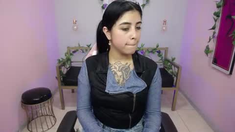 Snapshot of adri_gomez_1 chatting on 19, 7, 2026 Adri online show from 19, 7, 2026