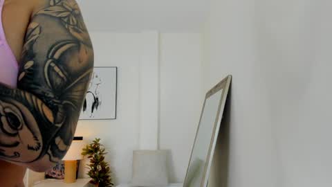 Snapshot of adria_ross chatting on 5, 10, 2025 Adriana online show from 5, 10, 2025