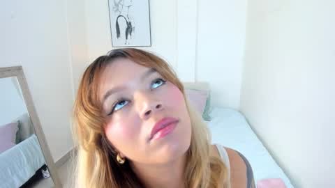 Snapshot of adria_ross chatting on 7, 10, 2025 Adriana online show from 7, 10, 2025