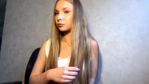 Caroline online show from 17, 4, 2026