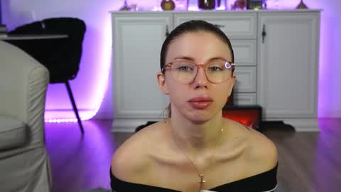 Aelia online show from 17, 10, 2025