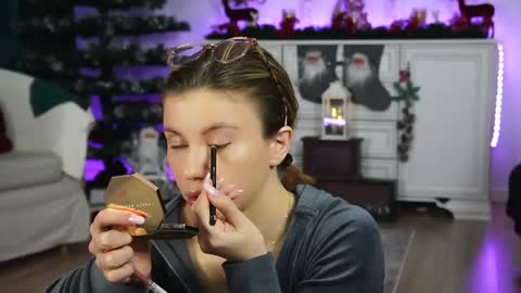 Aelia online show from 3, 12, 2025