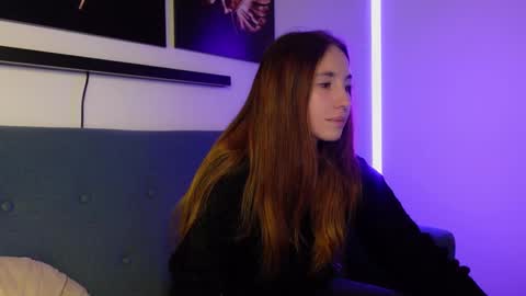 Agelina Lilly Laura online show from 25, 1, 2025