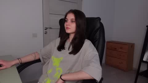 Agelina Lilly Laura online show from 26, 1, 2025