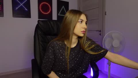 Agelina Lilly Laura online show from 15, 2, 2025