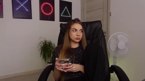 Agelina Lilly Laura online show from 15, 2, 2025