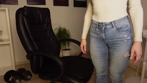 Agelina Lilly Laura online show from 15, 2, 2025