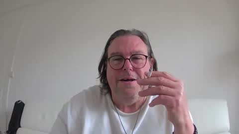 Snapshot of agias chatting on 7, 3, 2025 Agias online show from 7, 3, 2025