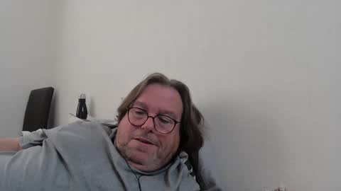 Snapshot of agias chatting on 11, 3, 2025 Agias online show from 11, 3, 2025