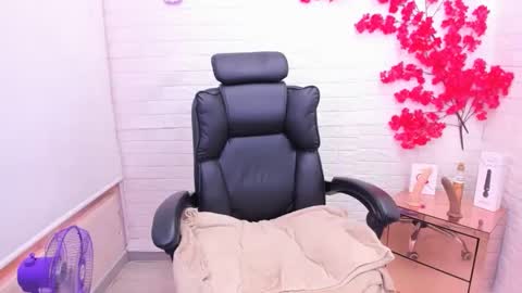 Ahisha online show from 7, 11, 2025