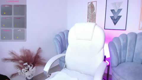 AIDA ADAMS online show from 3, 2, 2026