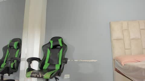 karoline  online show from 4, 2, 2025