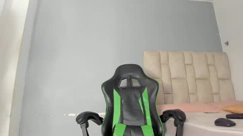 karoline  online show from 20, 2, 2025