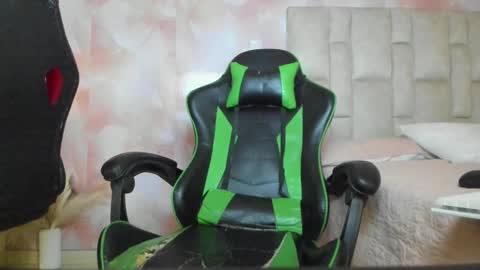 karoline  online show from 11, 3, 2025