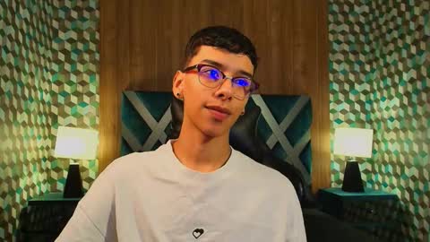 Snapshot of aiden_royce chatting on 2, 11, 2025 aiden_royce online show from 2, 11, 2025