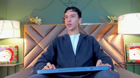 Snapshot of aiden_royce chatting on 20, 12, 2025 aiden_royce online show from 20, 12, 2025