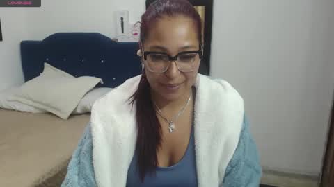 aisha_french online show from 9, 6, 2026