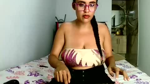 aisha koswell3 online show from 19, 7, 2026
