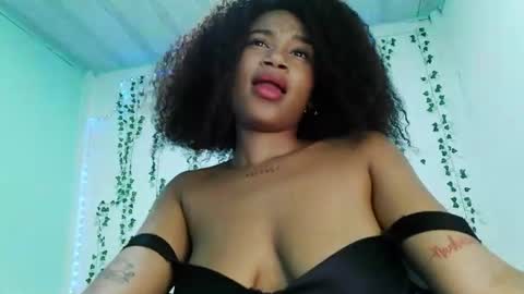 akemy_saunderz online show from 19, 7, 2026