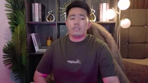 Snapshot of akihiro_morningstar chatting on 19, 12, 2025 Dave online show from 19, 12, 2025