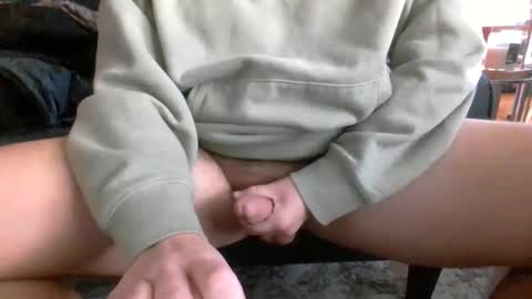 Snapshot of akpchi1984 chatting on 5, 1, 2025 akpchi1984 online show from 5, 1, 2025